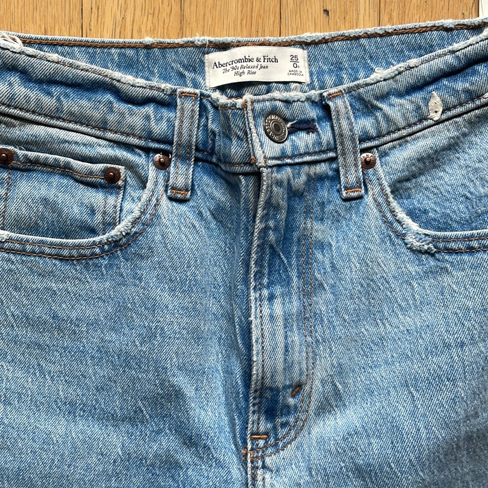 Abercrombie & Fitch High Rise 90s Relaxed Jean - Picture 11 of 14